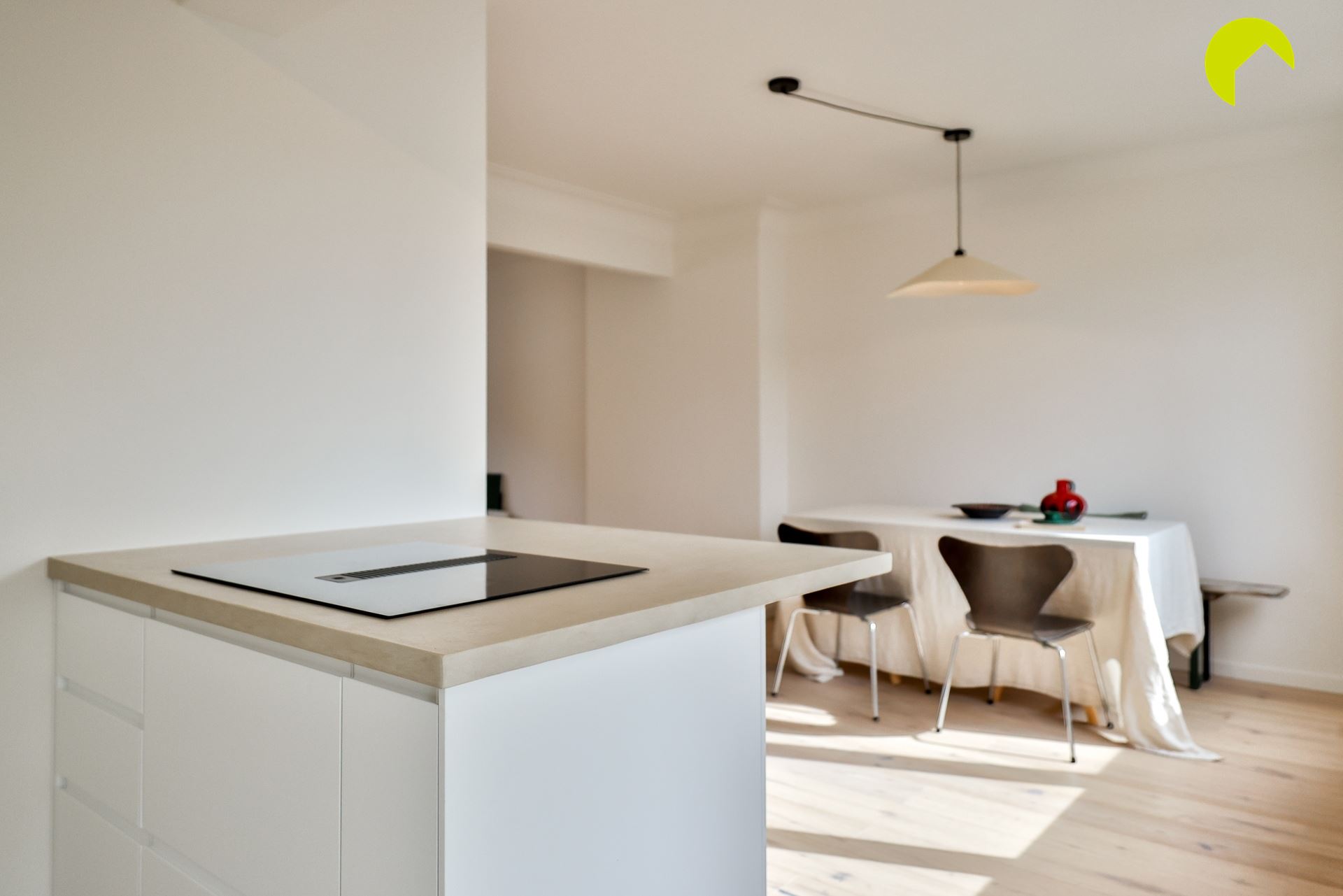 Gerenoveerd appartement met 2 slaapkamers + tuin - foto 4
