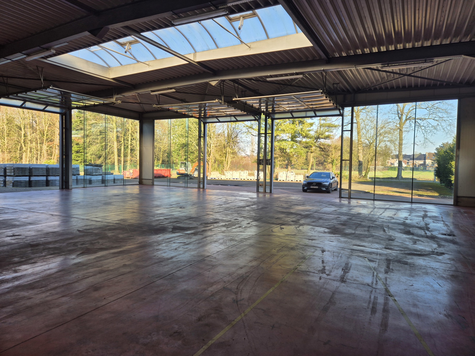 TE HUUR: MULTIFUNCTIONEEL BEDRIJFSGEBOUW - foto 3