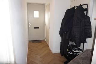 Uitstekend onderhouden en instap klare tussenwoning met voor- en op het zuidoosten gelegen achtertuin met berging. De woning is gelegen in...