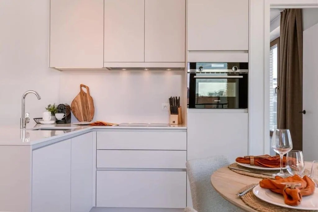 Magnifique appartement meublé d'une chambre à coucher à distance de marche de la plage. - photo 5