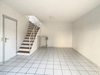 Duplex appartement gelegen op de tweede verdieping, nabij centrum Heverlee, op wandelafstand van het station.Het appartement bestaat uit een...