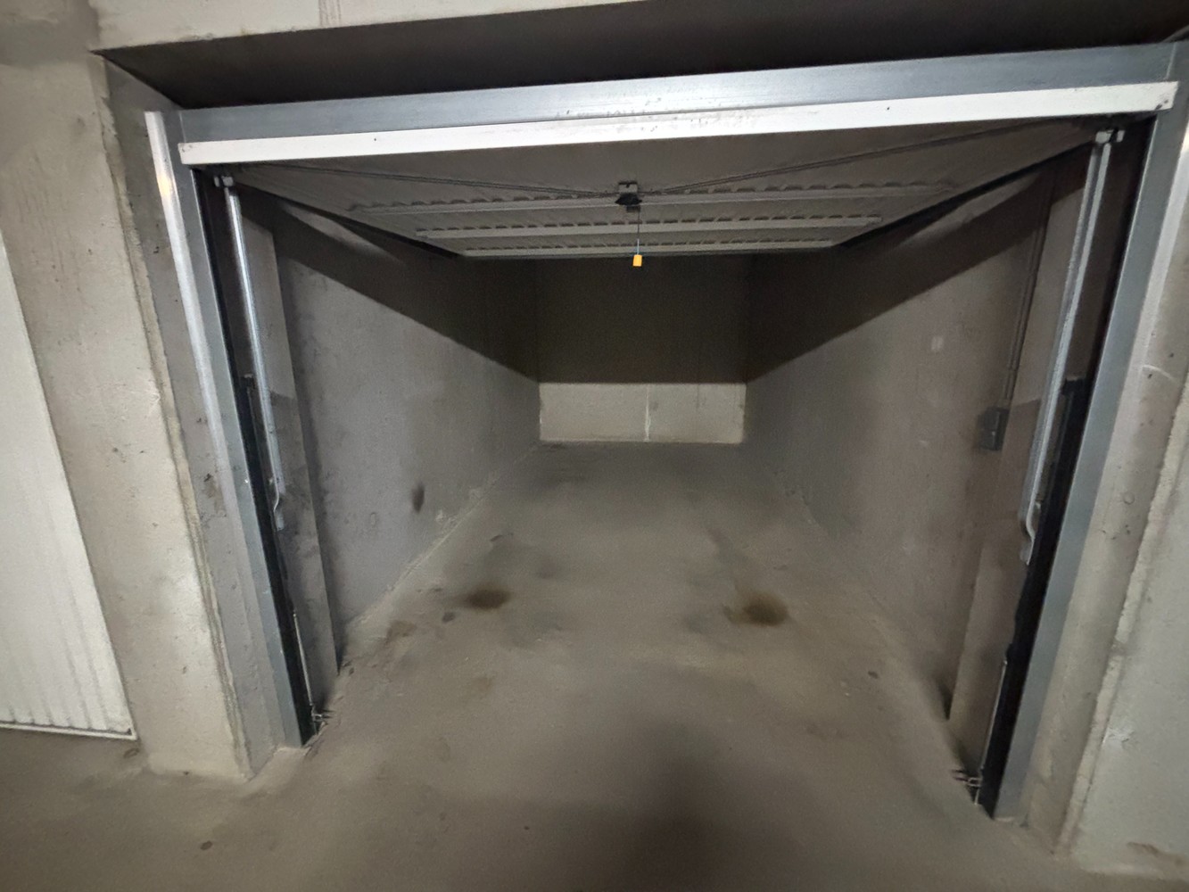 Garage box exceptionnellement spacieux situé dans une résidence récente à proximité de la Zeedijk à Ostende ! - photo 2