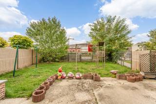 Instapklare woning met ruime garage en tuin in centrum Tremelo Deze goed onderhouden woning biedt comfort, gezelligheid en een...