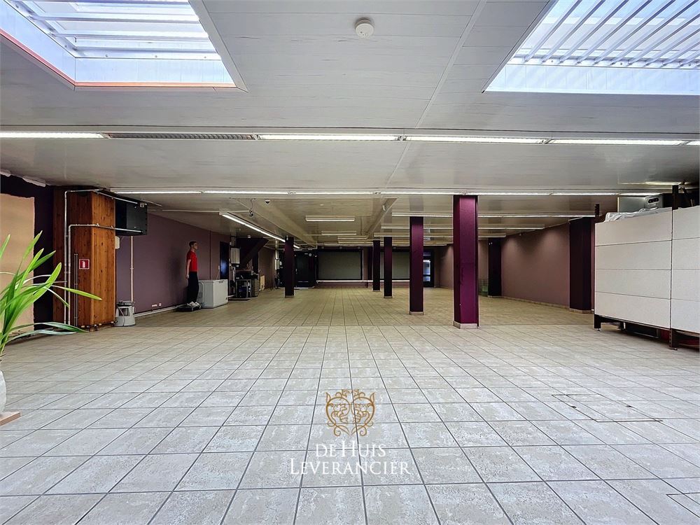 Ruime (253m) handelsgelijkvloers in het centrum van Kontich-Kazerne - photo 4