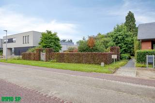 Bouwgrond van 6A 79CA voor OB nabij Olen-Centrum.Breedte aan de straatkant: 16,50mBreedte aan de achterkant: 16,20mDiepte van de grond: 43mCentraal...