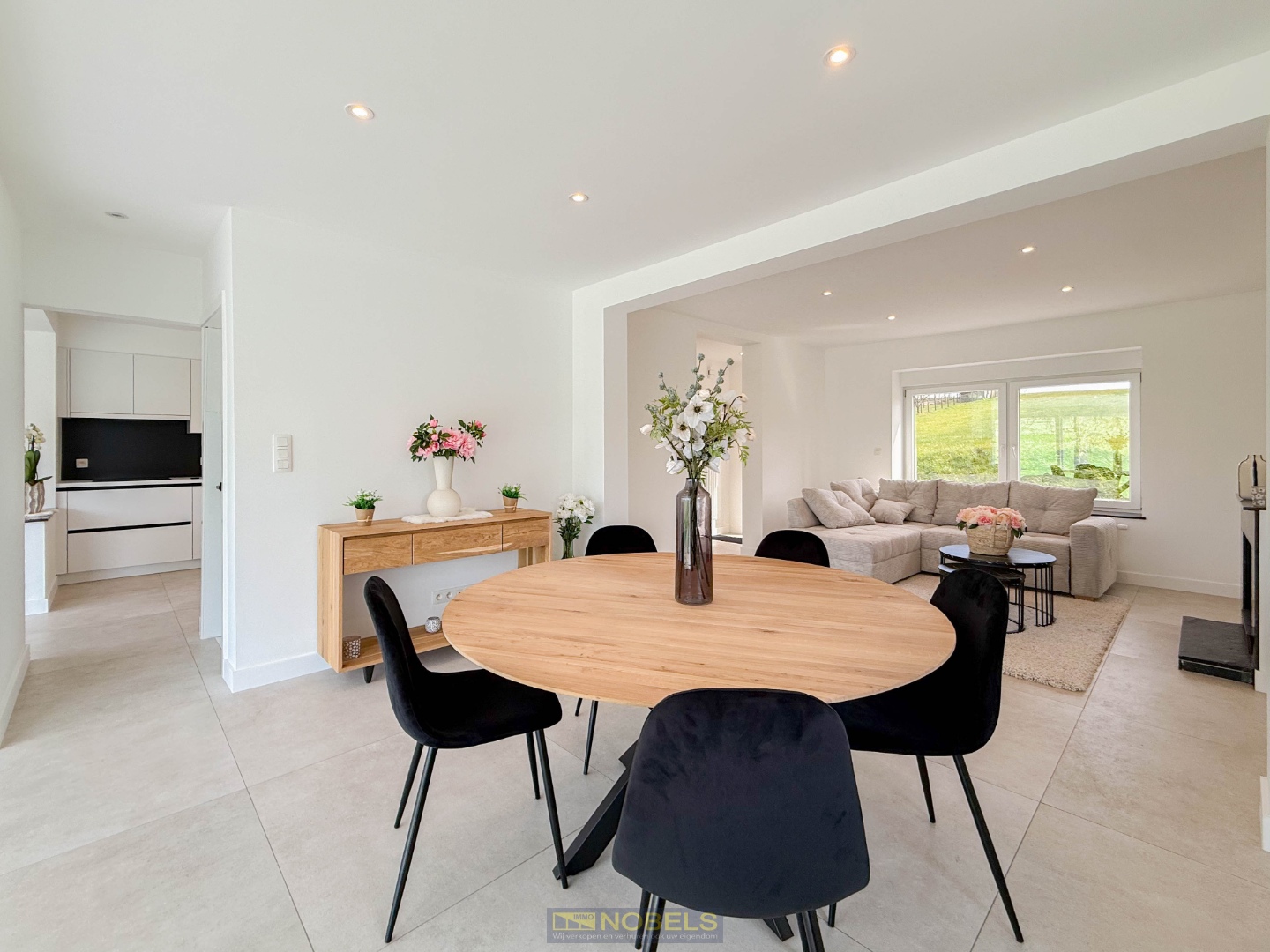 Te koop, ruime, totaal gerenoveerde woning met tuin en prachtig uitzicht - photo 4