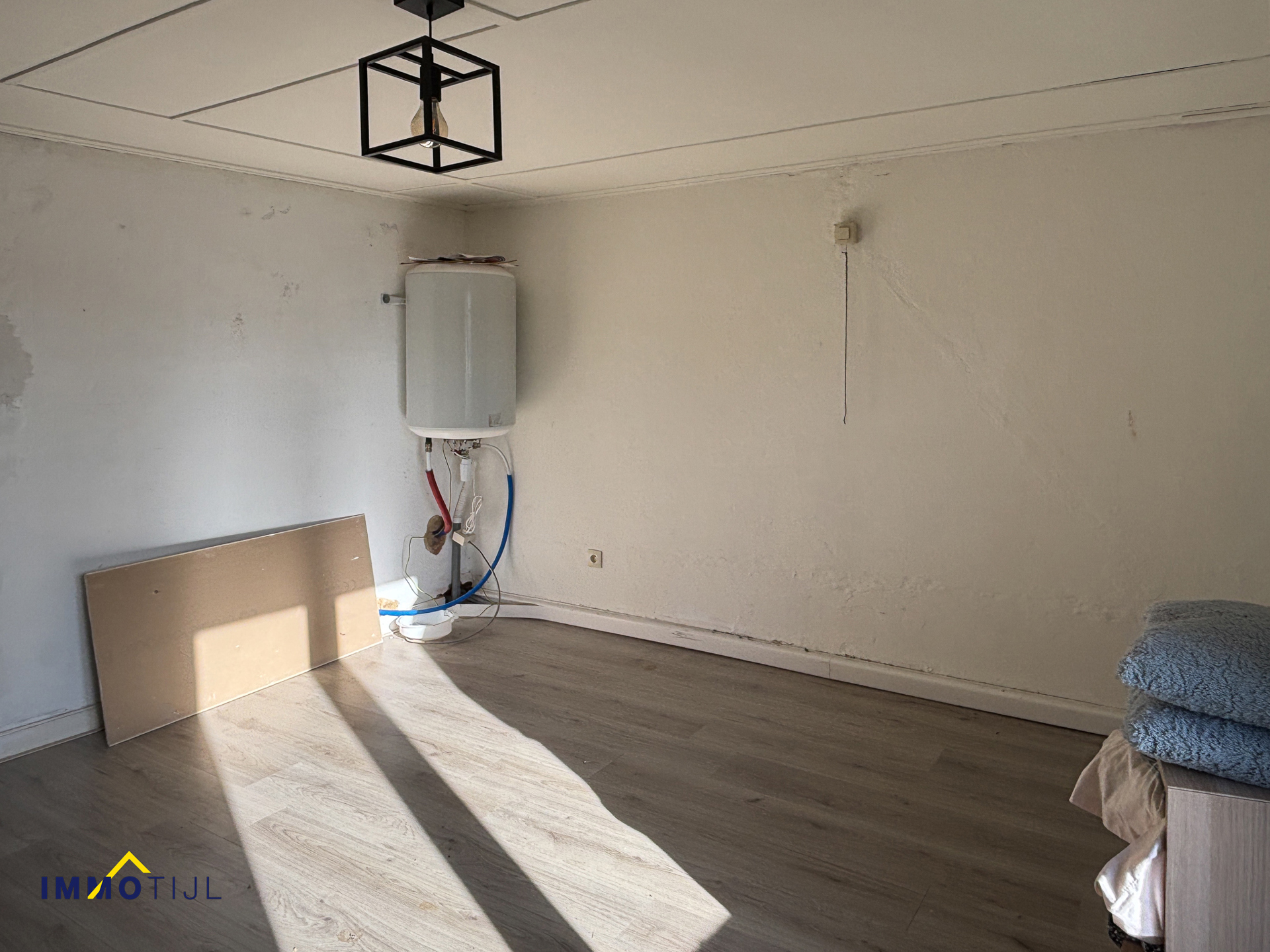 Af te werken woning met zonnige tuin in rustige omgeving! - foto 4