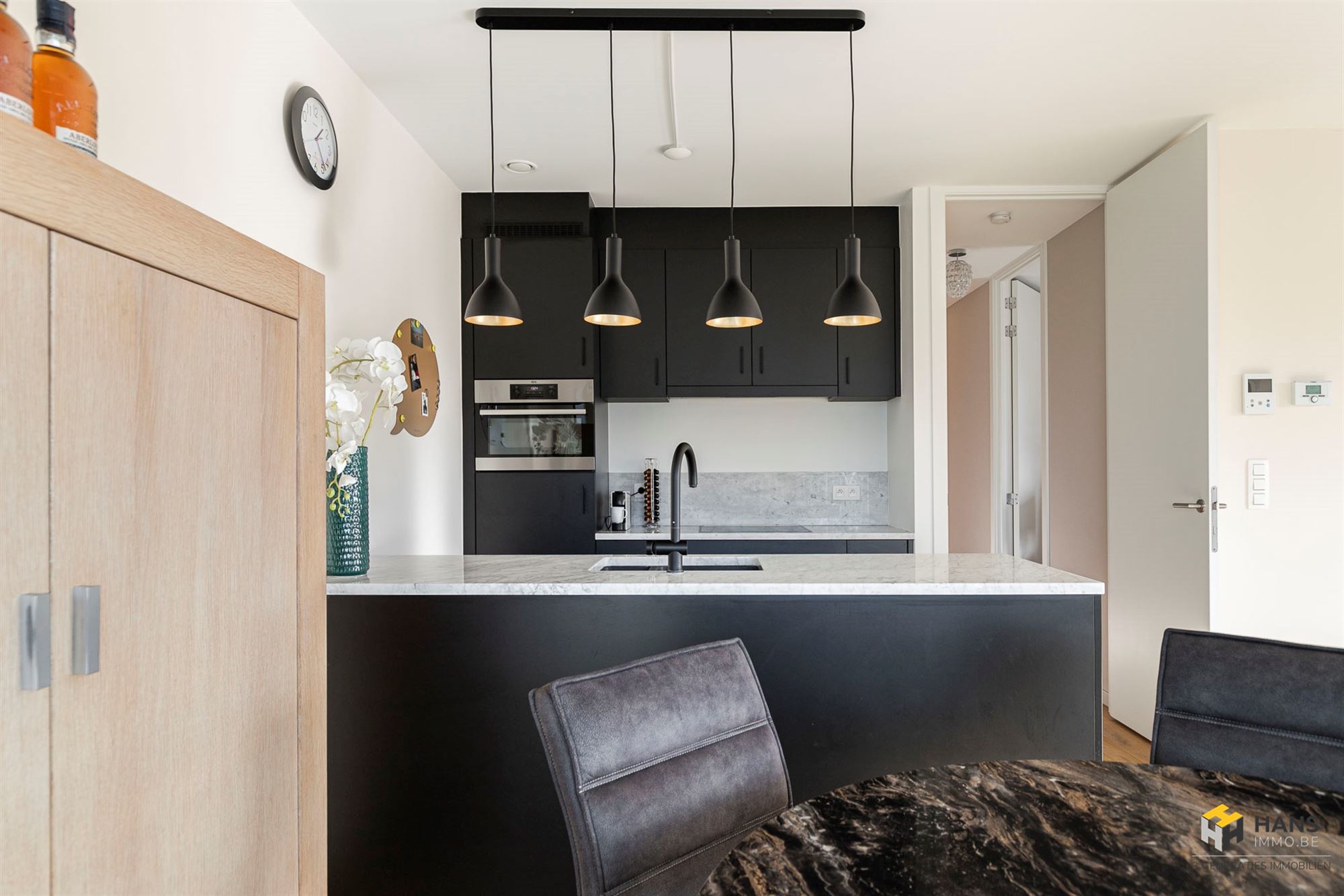 Instapklaar appartement (95 m²) met 2 slaapkamers, autostaanplaats en terras (10 m²) in Antwerpen (2018). - foto 3