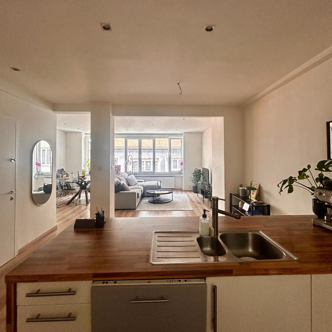 Gerenoveerd appartement met 2 slk nabij Leopoldplaats - foto 2