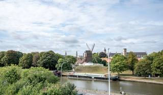 In residence “De Mouterie”, located along the Zuidervaartje in Sint-Kruis (Bruges), there is this exceptional penthouse apartment (5th floor) for...