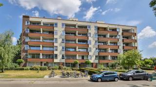 Nabij het centrum van Edegem, doch rustig gelegen, vinden we dit gezellige en lichtrijke 2- slaapkamer appartement dat deel uitmaakt van...