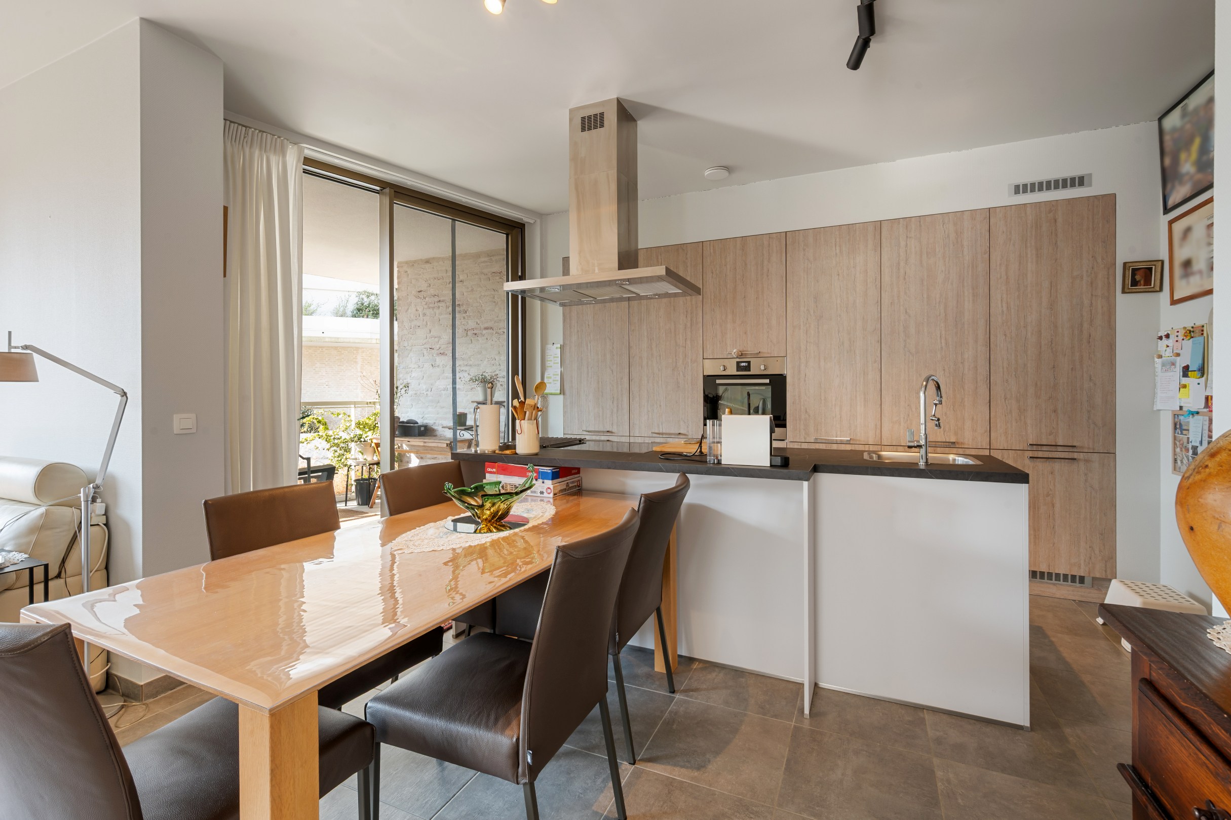 Opbrengsteigendom : recent instapklaar appartement met één slaapkamer, kelderberging en terras op toplocatie in Hasselt - foto 3
