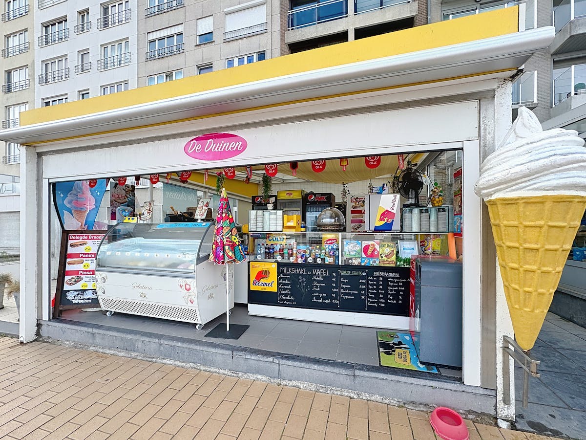 Commercial property with frontal sea view in Blankenberge (82m²) - photo 1