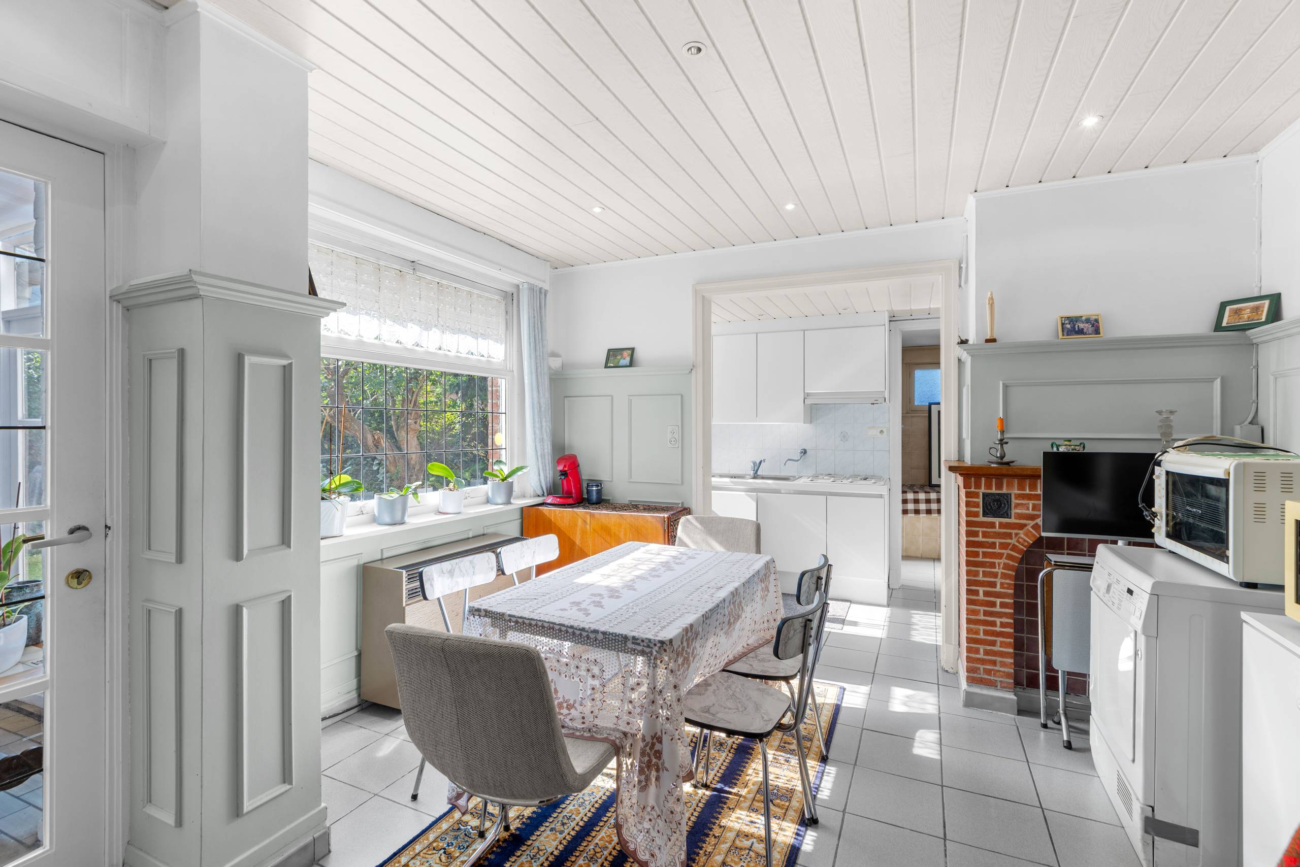 Te renoveren woning met veel potentieel in Sint-Michiels! - foto 4