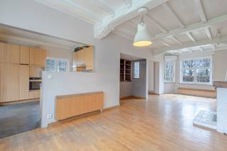 This charming family home with garden and garage in Dilbeek is ideally located close to the town centre, schools and main access roads. The...