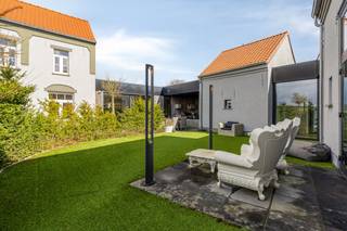 Dit luxueus afgewerkte en volledig gerenoveerde huis biedt een ongeziene combinatie van een hoogwaardige privé wellness en een absolute oase...