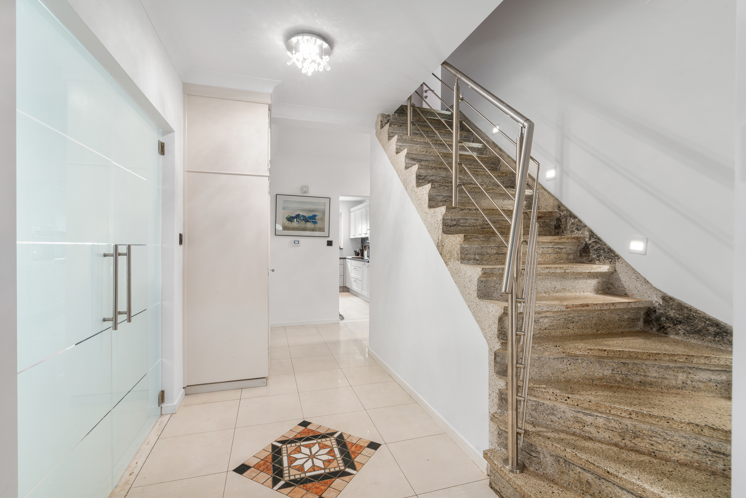 Te koop in Meise. Ruime woning met 5 kamers en 2 badkamers. - foto 4