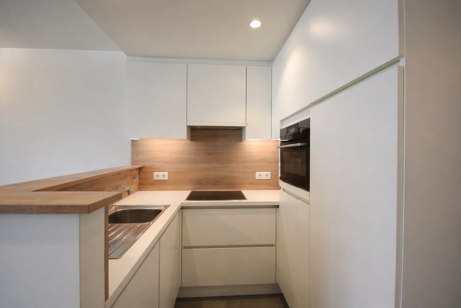 Modern gelijkvloers appartement met 2 slaapkamers en parkeerplaats - foto 3