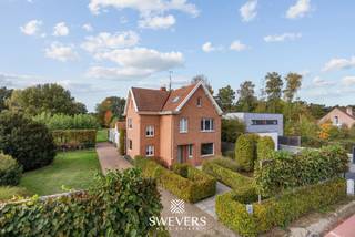 Op een volledig omheind perceel van 27 are in het groene Tessenderlo-Ham vind je deze instapklare open bebouwing. De woning, oorspronkelijk gebouwd...