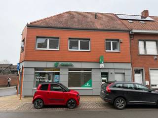 Bijzonder verzorgde, instapklare kantoorruimte met eigen garage en vlotte parkeergelegenheid in de directe buurt. Het kantoor is in de...