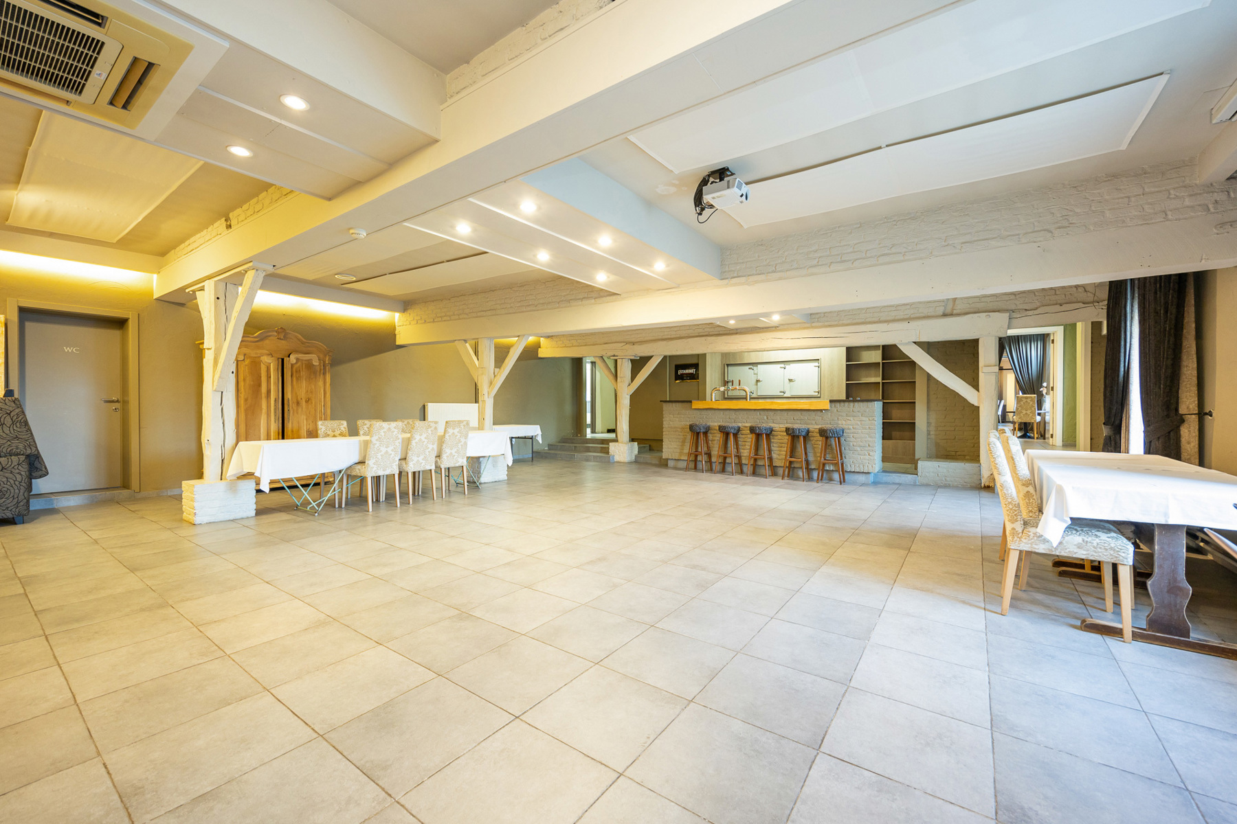 Woning met handelspand (voorheen restaurant) op een perceel van 2.128 m². - foto 5