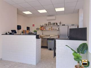 Centraal gelegen, gelijkvloers handelspand met tal van mogelijkheden Het pand is gelegen pal in het centrum van Borgloon.Het gaat hier om een zeer...