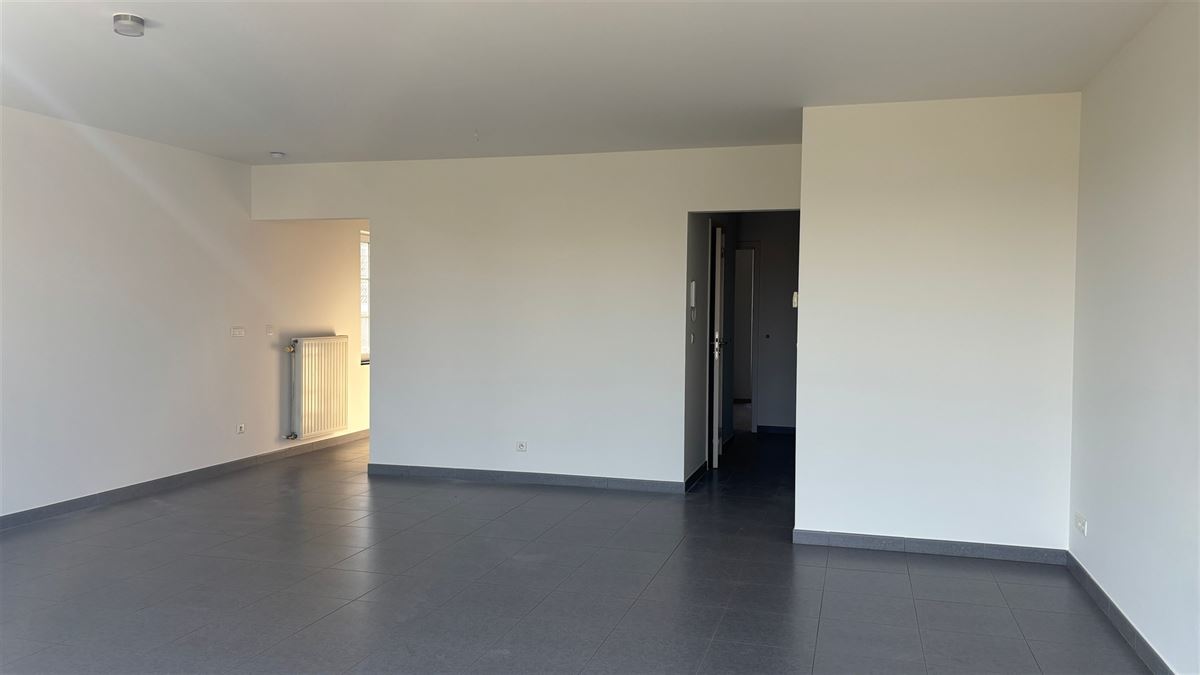 Licht appartement met 2 slaapkamers en garage - foto 5