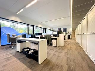 Moderne kantoorruimte op AAA-locatie met uitstekende zichtbaarheidGelegen in het hart van Genk, direct tegenover de bekende Limburghallen, staat dit...