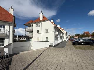 Twee ondergrondse autostaanplaatsen te koop in Residentie Prinsenhof, Waregem. Ideaal als investering.In de Residentie Prinsenhof bieden wij twee...