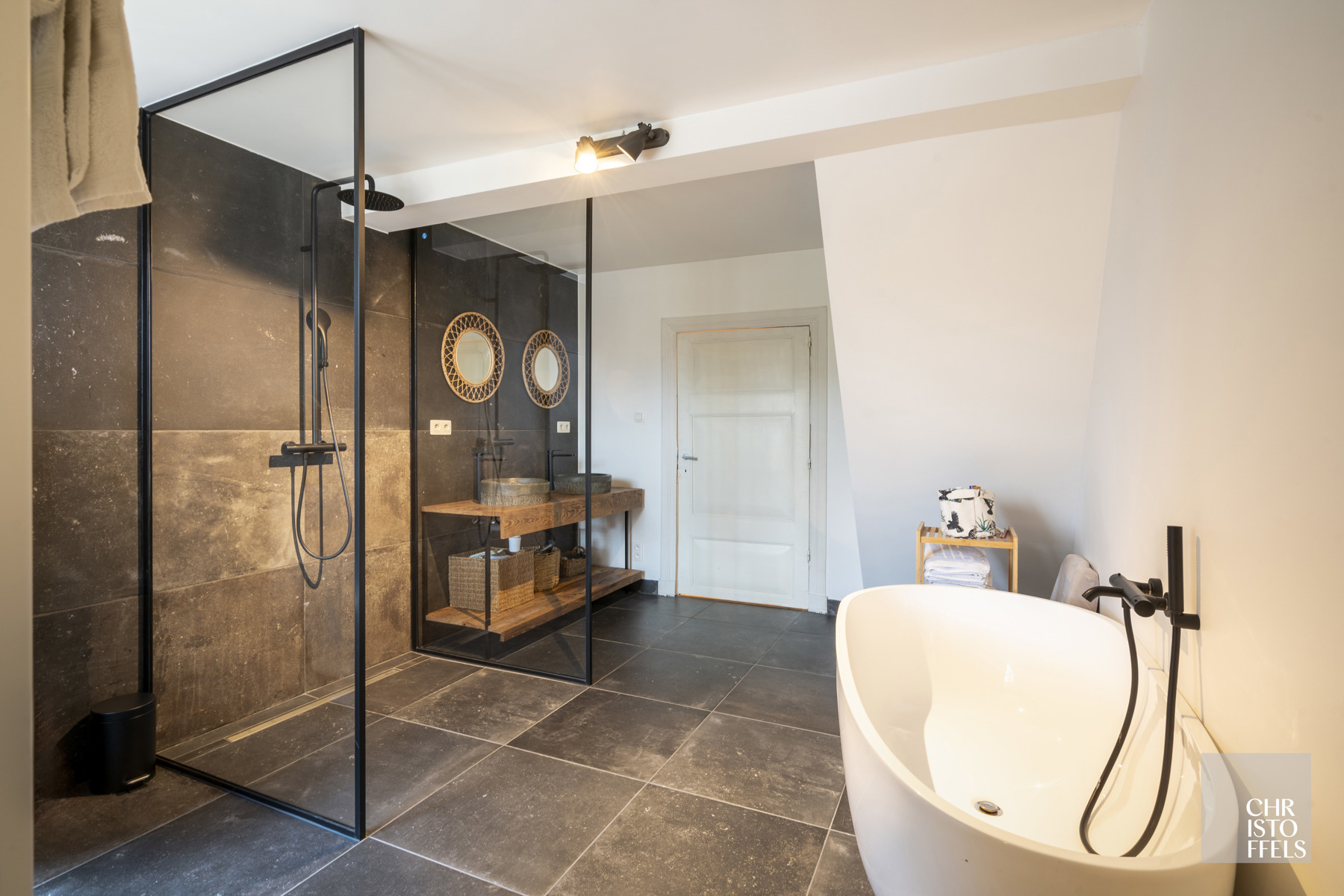 Kwalitatief gerenoveerde hoeve met 413 m² woonbeleving!  - foto 4