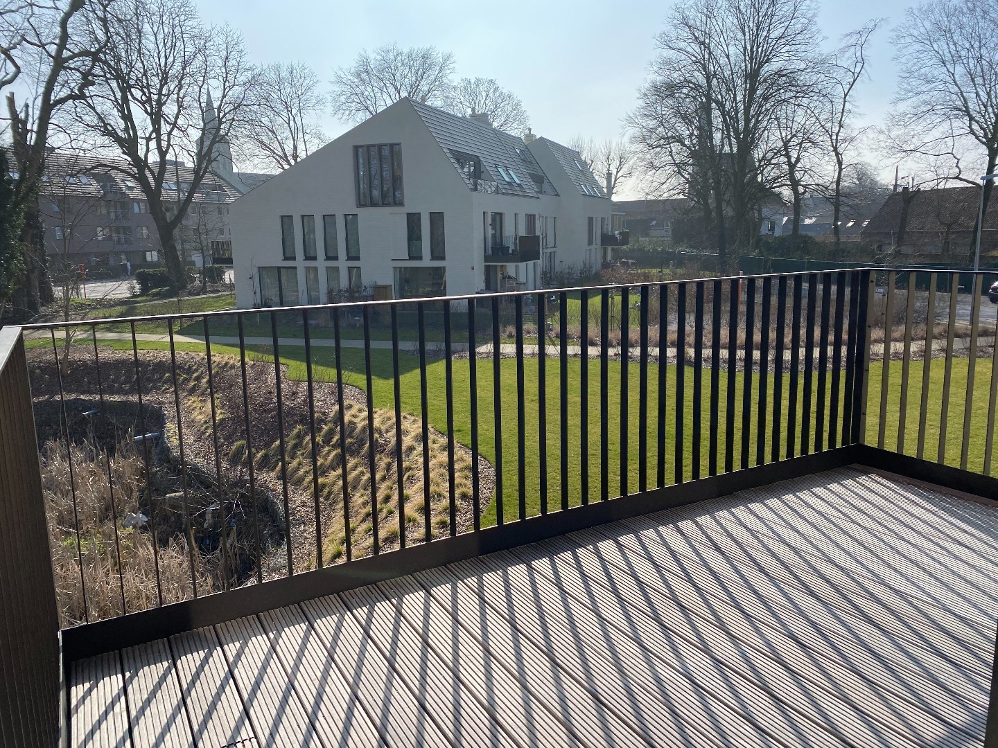 Stijlvol nieuwbouwappartement op de eerste verdieping met terras - foto 1