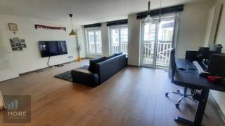 <strong>Charmant 1-slaapkamerappartement</strong> op centrale ligging en op wandelafstand van het strand en de zeedijk te Heist aan Zee. <u>Indeling</u>: inkomhal, woonkamer met grote raampartijen uitgevend op het balkon, open keuken, berging, slaapkamer, douchekamer, toilet en grote privatieve kelder. Mooie huuropbrengst mogelijk. Ruime gemeenschappelijke fietsenberging op het gelijkvloers. <u>EPC label A.</u><br /><br /><br /><span><strong>Tekoopstelling onder voorwaarden; Zie www.more.be, "bijlagen" en onder voorbehoud van beschikbaarheid.</strong></span><br />