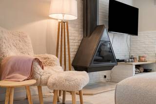 Deze recent gerenoveerde woning combineert comfort, stijl en functionaliteit op een doordachte manier. Bij het binnenkomen word je verwelkomd in...