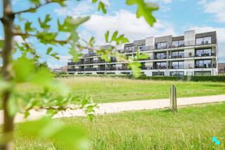 Geniet van dit tweeslaapkamerappartement met een unieke ligging in de nabijheid van het centrum van Oostrozebeke. Hoewel het op een steenworp...