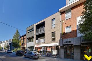 Vlakbij de markt van Tessenderlo vinden we dit ruime appartement. Ideaal als investering of starters woning!Troeven van dit...