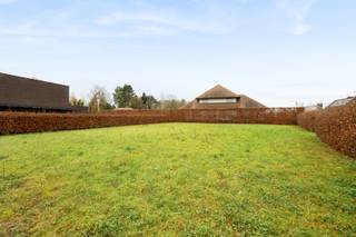 - Topligging in Roeselare: Bollaardstraat 1A- Rustige ligging in het centrum- Bouwgrond voor een open woning- Oppervlakte: 973 m²- Woongebied-...