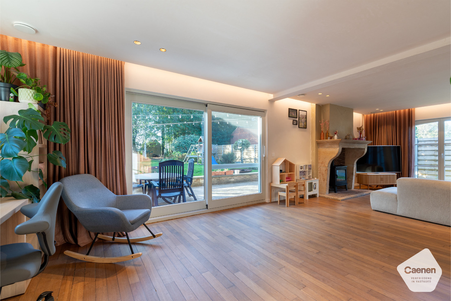 Prachtige smaakvolle gerenoveerde villa met uniek bijgebouw op een perceel van 2021m²  en 5 slaapkamers. - foto 5