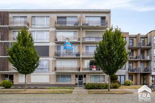 elkom in dit charmante, recent opgefrist appartement, in het centrum van Tessenderlo. Het appartement bevindt zich op de eerste verdieping en is vlot bereikbaar via trap of lift. Bovendien is er voldoende parkeergelegenheid vooraan het gebouw.

<p>Verder biedt het appartement een lichtrijke en gezellige leefruimte, met aansluitend een nieuw geïnstalleerde keuken. Ook alle vloeren werden vernieuwd en dankzij de grote ramen geniet u van veel natuurlijk daglicht.  </p>

<p><strong>Troeven:</strong></p>

<ul><li>Gunstige ligging in centrum Tessenderlo, nabij winkels, scholen en verbindingswegen</li><li>Bereikbaar via lift én trap</li><li>Gratis parkeergelegenheid voor de deur</li><li>Volledig opgefrist met o.a. nieuwe keuken, nieuwe vloeren,…</li><li>Lichtrijke leefruimte</li><li>Geen renovatieplicht - EPC C-label</li></ul>

<p><strong>Indeling:</strong></p>

<ul><li>Inkomhal met vestiaire + leefruimte + keuken + badkamer + toilet + slaapkamer 1 + slaapkamer 2 + terras vooraan + terras achteraan.</li></ul>

<p>Bent u op zoek naar een rustig gelegen en instapklaar appartement? Contacteer ons dan vandaag nog voor een bezichtiging!</p>
