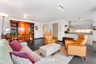 Ben je op zoek naar een lichtrijk en comfortabel duplexappartement op een centrale maar toch rustige locatie in Bredene-Bad? Dit eigendom...