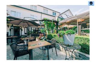 <p><span>ENTREPRISE D'HOTELLERIE TRES BIEN SITUEE ET BIEN EXPLOITEE A VOORDE</span></p><p><span>Prix indicatif : 1.350.000 euros</span></p><p><span> </span></p><p><span>Établissement de restauration très bien situé et bien exploité appelé " De Kalvaar" (actuellement hôtel et restaurant) sur une route d'accès importante à Ninove.</span></p><p><span>L'entreprise dispose de 14 chambres d'hôtel et d'une salle de restaurant pour +- 75 personnes.</span></p><p><span>Il offre également la possibilité d'organiser des fêtes.</span></p><p><span>Le décor unique, combiné à une cuisine classique, est largement reconnu pour sa qualité et son service.</span></p><p><span>Parking très spacieux. </span></p><p><span>Site web : <span>www.dekalvaar.be</span></span></p><p><span>Parts sociales incluses dans le prix de vente)</span></p><p><span>N'hésitez pas à appeler le 0475/51.40.73 ou à envoyer un e-mail à sven@svena.be.</span></p><p><span> </span></p><p><span>Informations urbanistiques sur demande.</span></p><p><span>Ces données sont purement informatives et nous ne pouvons être tenus responsables d'éventuelles inexactitudes.</span></p><p><span>La surface habitable n'est qu'indicative.</span></p>