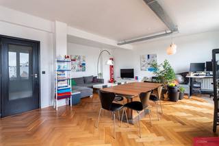 Ruim appartement met 3 slaapkamers en autostaanplaats aan het Koning AlbertparkOp een toplocatie aan de Prins Albertlei vinden we dit vintage...