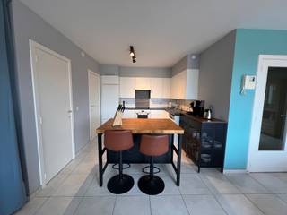 Dit moderne duplexappartement op steenworp van de Grote Markt geniet een centrale ligging in de badstad van Blankenberge. Zo bevindt het...