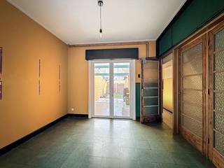 Deze charmante rijwoning (88m²) met 2 slaapkamers en een gezellige stadstuin is te huur in de Ollevierslaan te Veurne. Gelegen in het hart van...