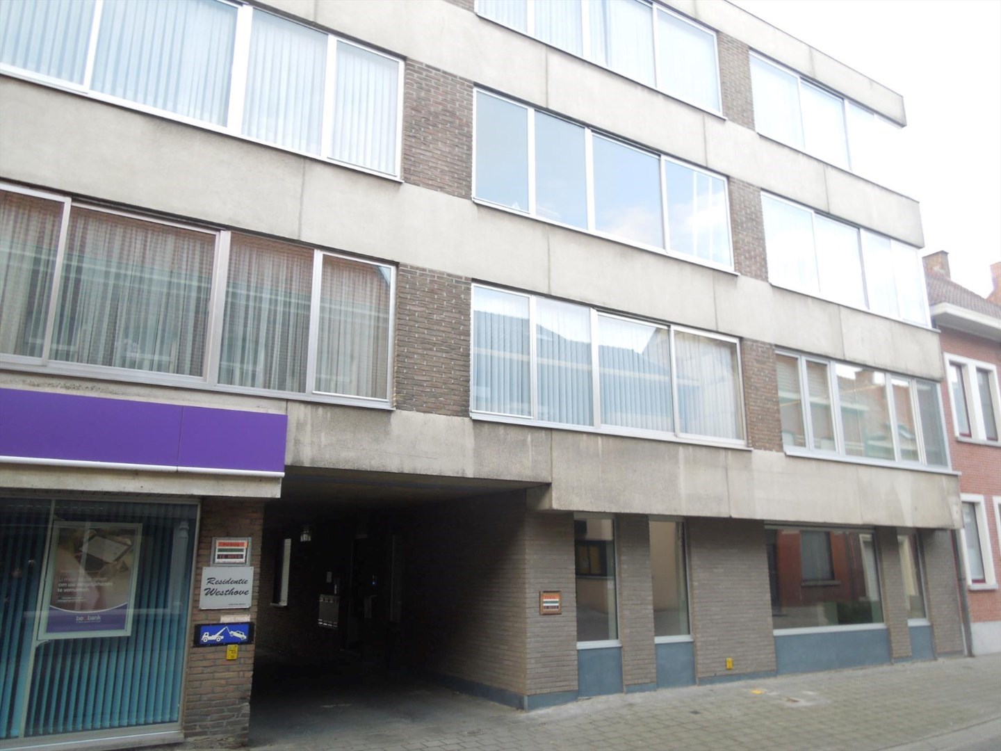 Centraal gelegen autostaanplaatsen onder appartementscomplex. - foto 4