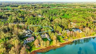 In het meest geprivilegieerde gedeelte van Keerbergen, omgeven door statige villa’s en groen, ligt dit uitzonderlijke perceel binnen het...