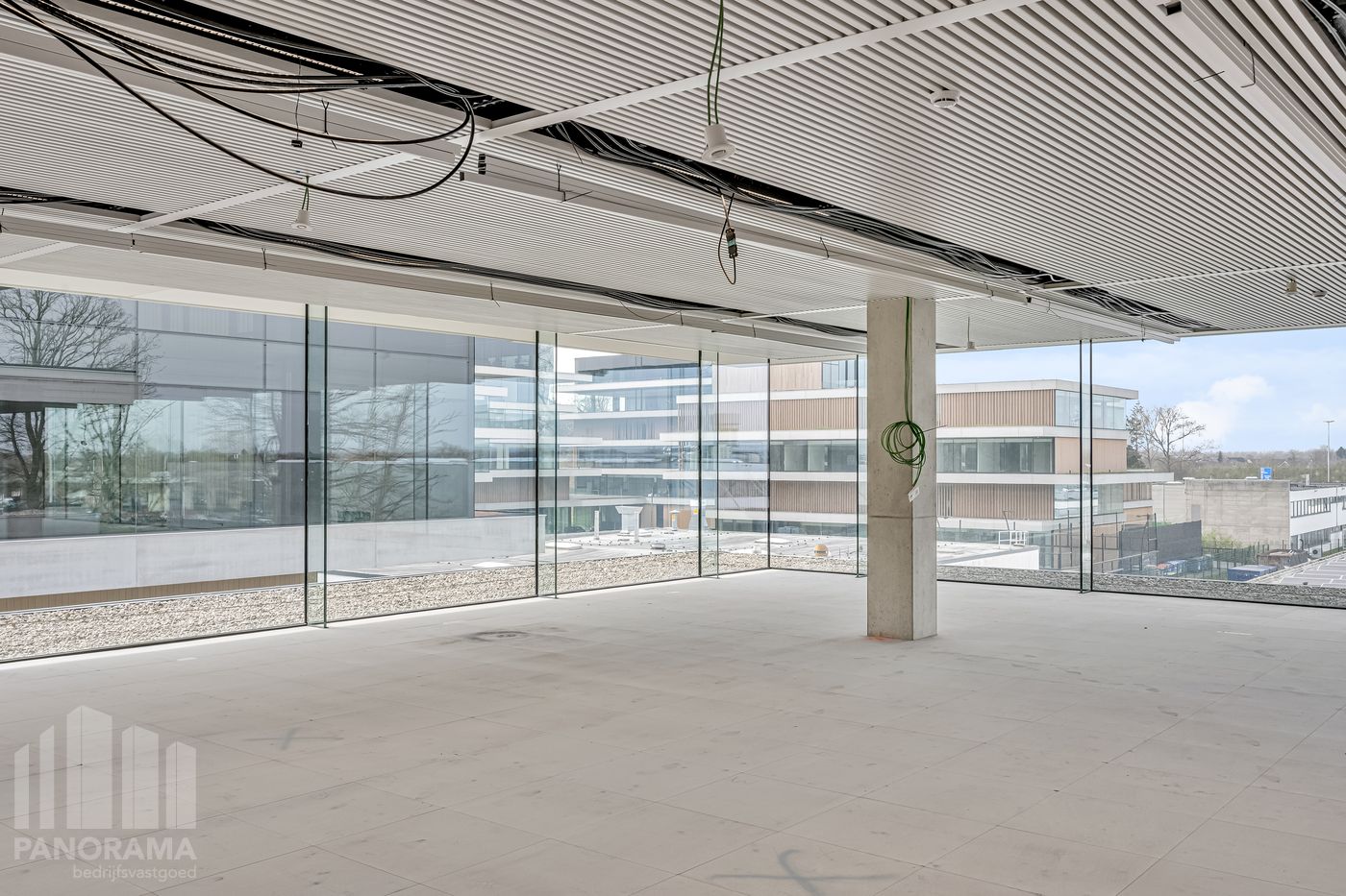 762 m² HIGH-END KANTOREN OP TOPLOCATIE LANGS DE E40 TE OOSTKAMP - foto 4