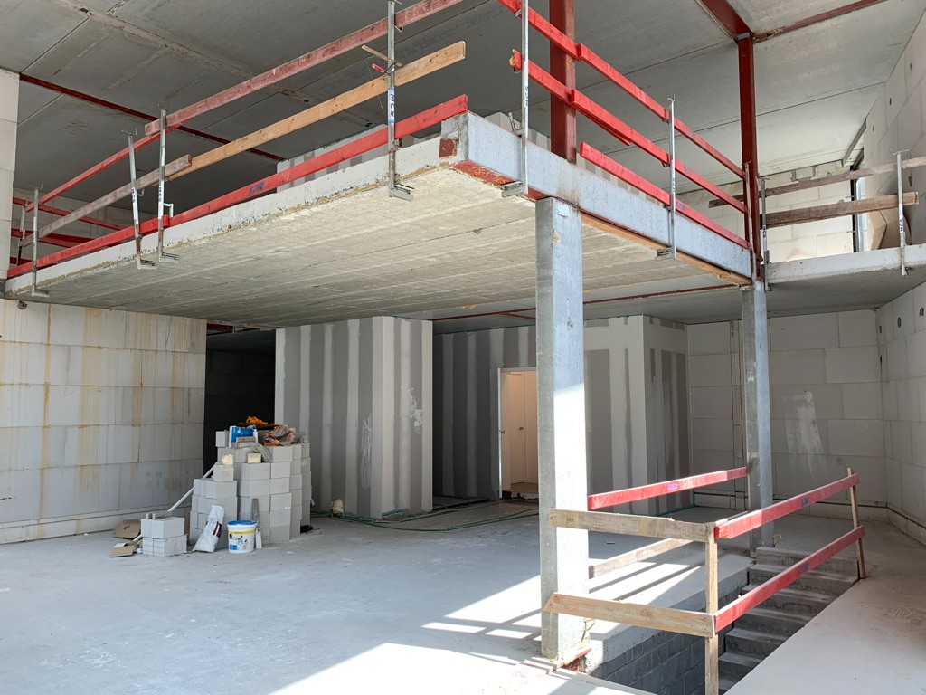 Centraal gelegen gloednieuwe handelsruimte in commercieel hart Waregem - photo 2