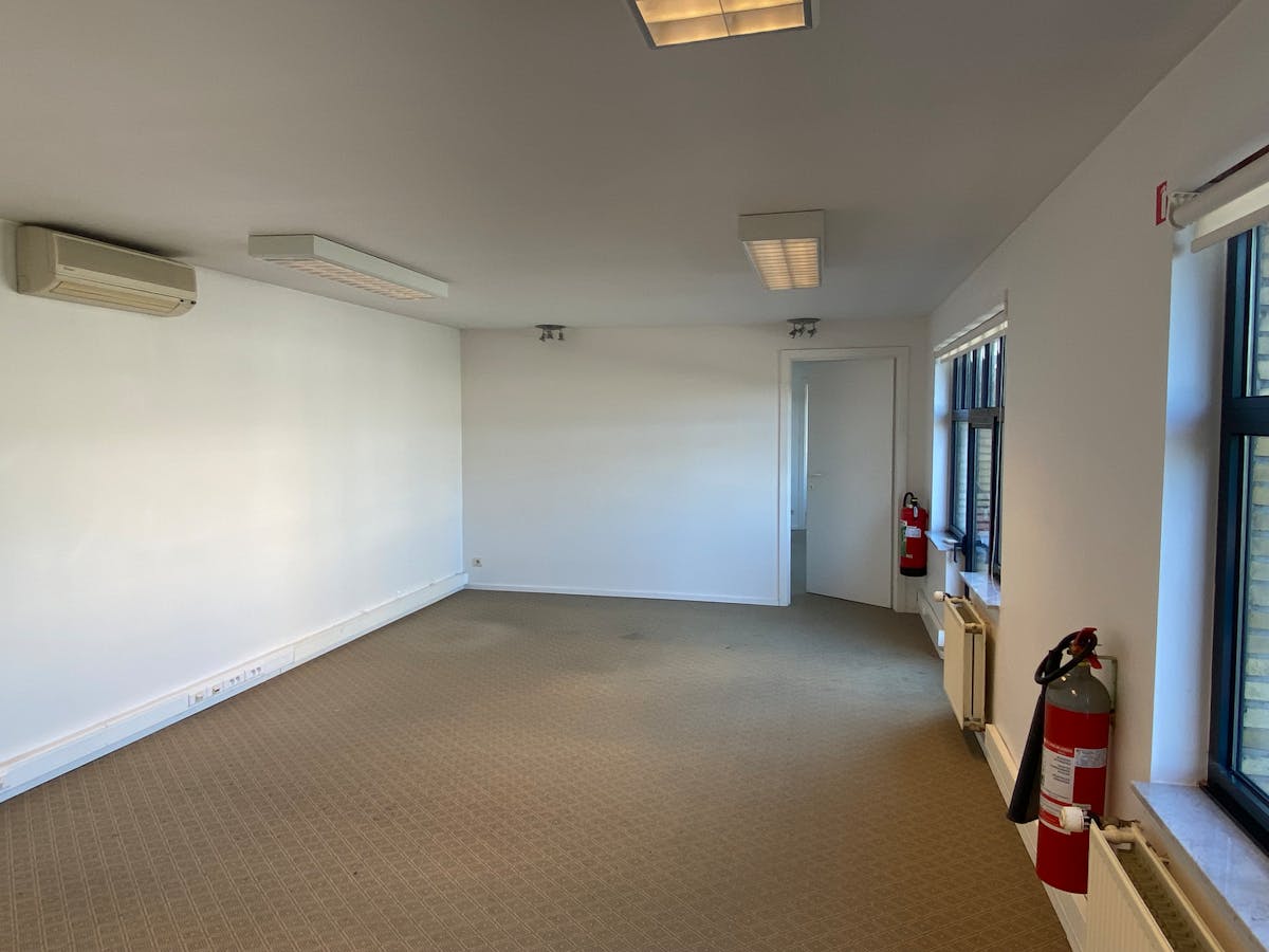 Kantoor van ca. 63 m² op verdiep te Roeselare - foto 4