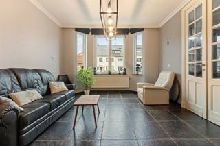 Knap gerenoveerde woning (175m²) met 4 slaapkamers en leuke stadstuin te Hasselt. Belangrijkste troeven:   - Centrale ligging- Totaalrenovatie...
