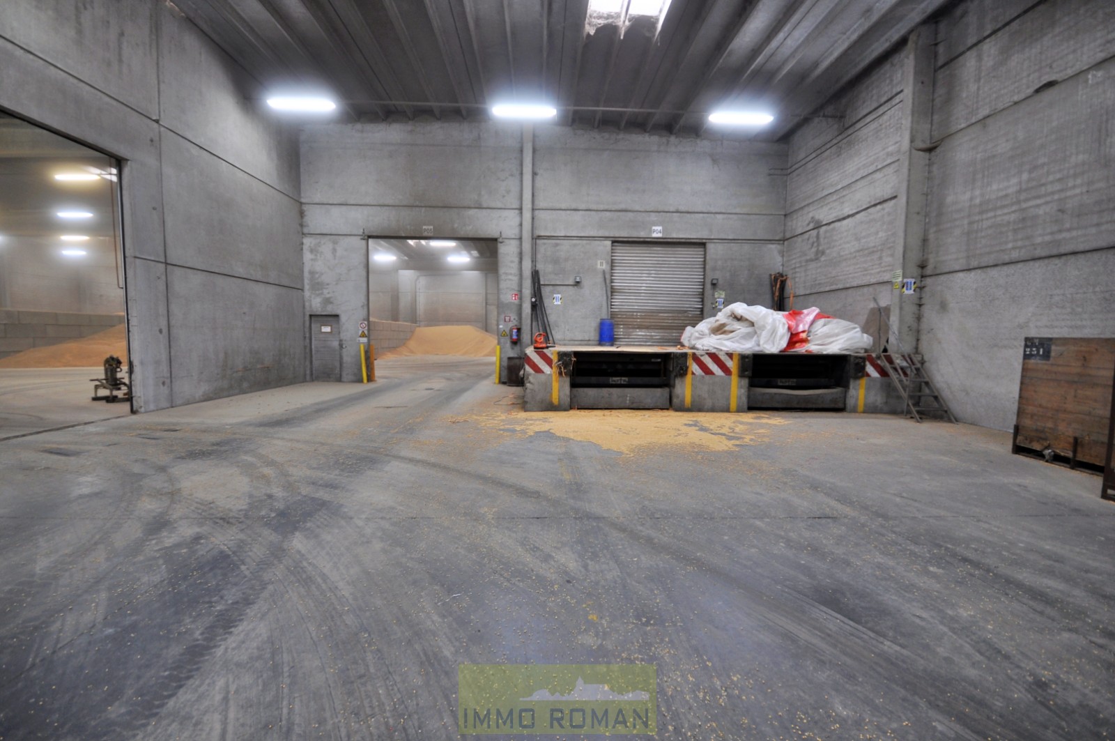 Magazijn van 613 m² gelegen te Avelgem, deelgemeente Kerkhove. - foto 2